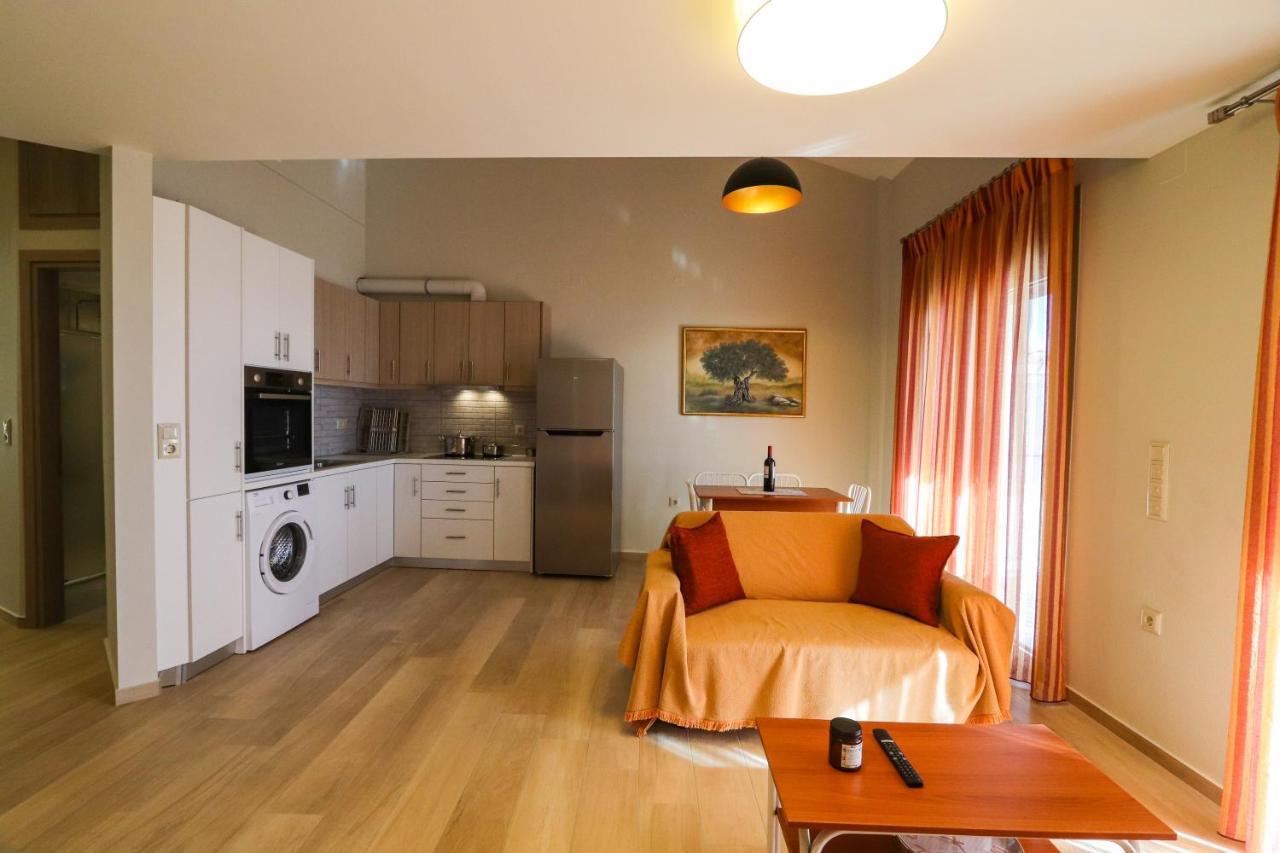 East & West Seaside Apartments Gialtra Buitenkant foto